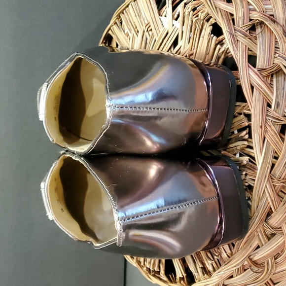 Naturalizer Women’s Slip-Ons•Bronze 8M•Leather Upper Upper•Like new - Picture 3 of 6